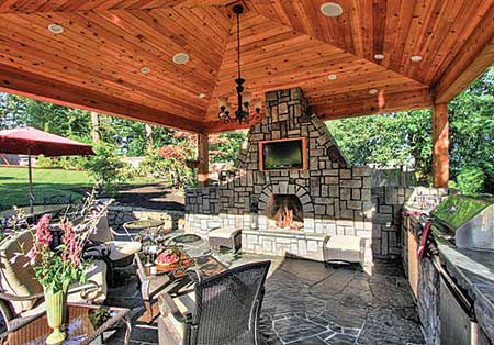 6 Living Space Ideas for Your Backyard